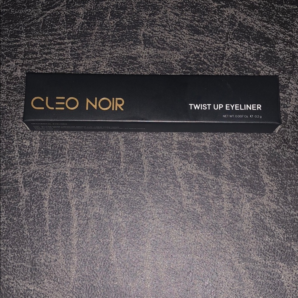 Cleo Noir purple twist up eyeliner